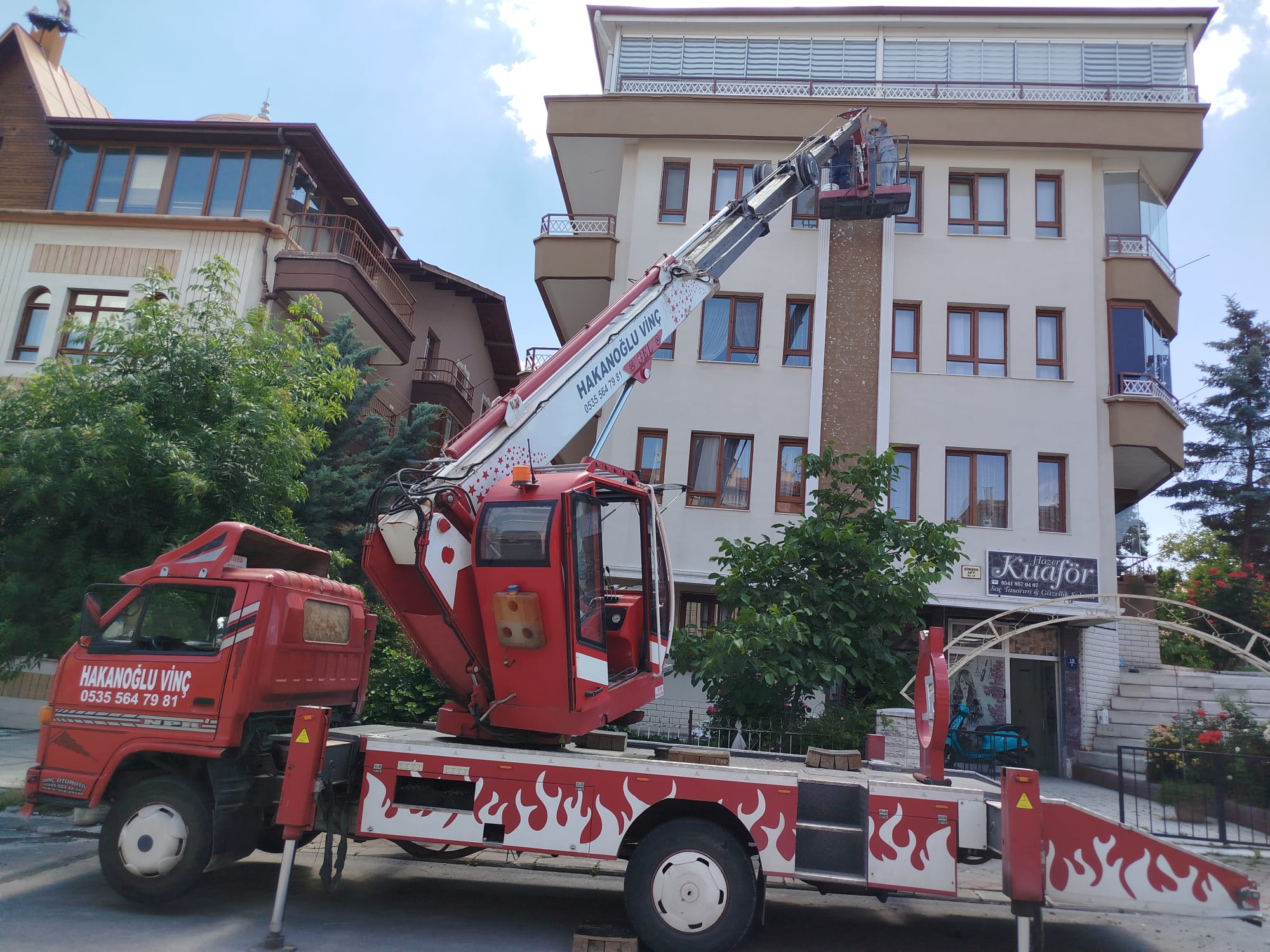 Ankara sepetli vinç kiralama Keçiören Etlik dış cephe çalışması — uzaktan genel görünüm