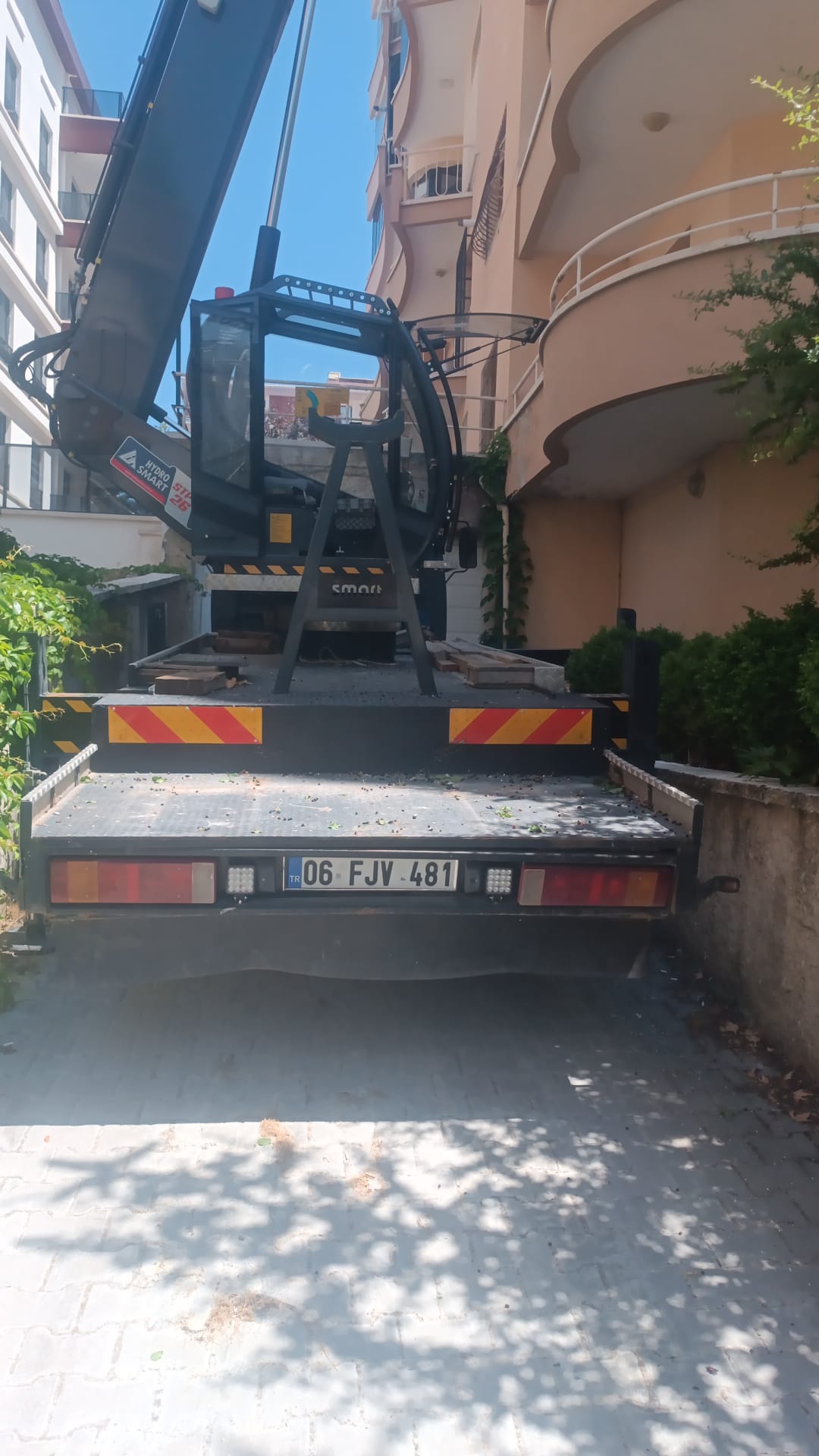 ASV Vinç Çankaya Oran Mahallesi'nde çatı bakım çalışması – mobil platform ile güvenli erişim