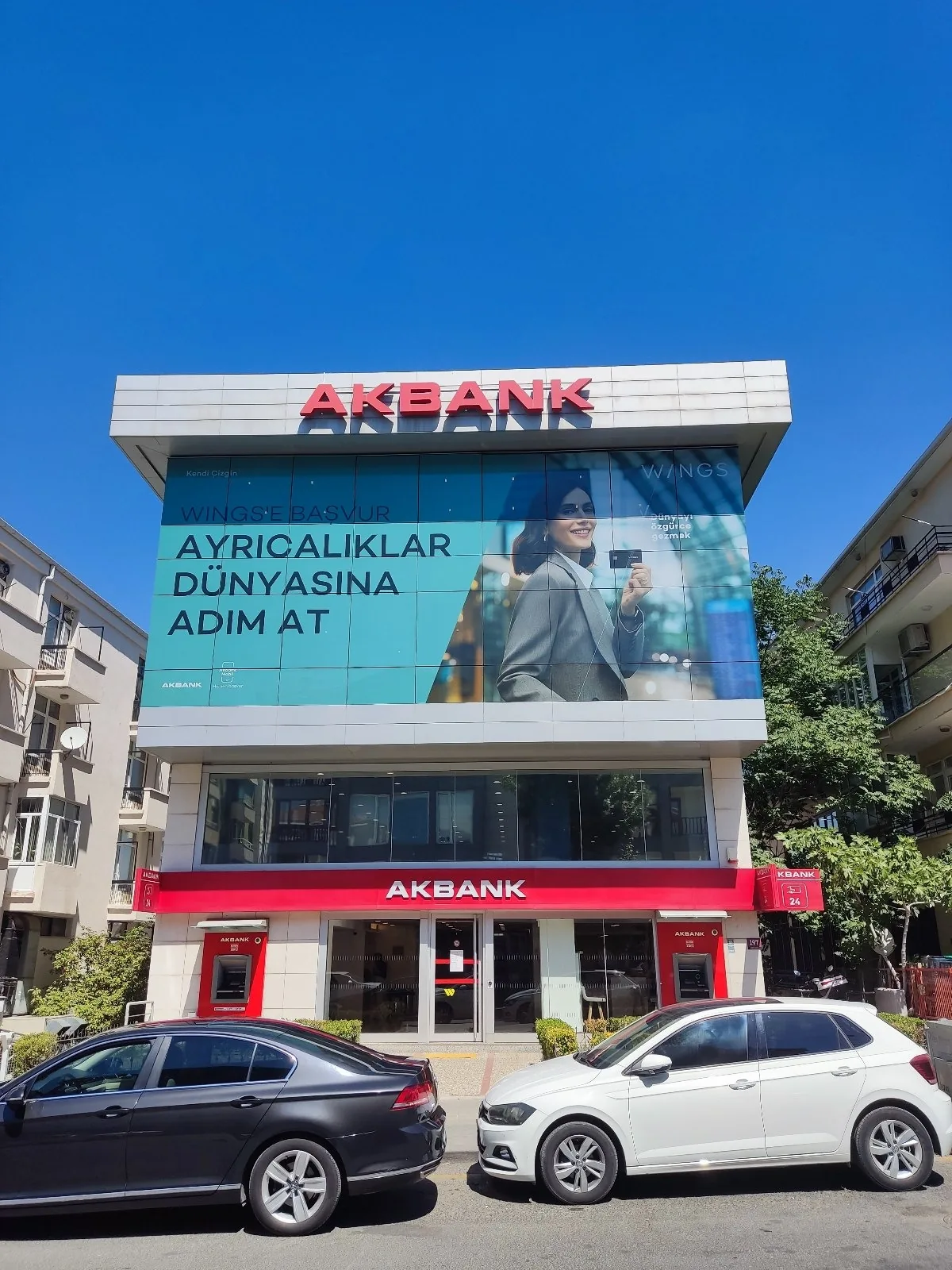 Çankaya Hoşdere Akbank şubesinin dış cephe görünümü