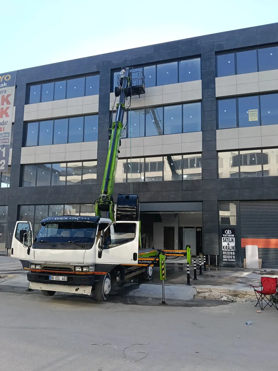 İvedik Organize Sanayi Bölgesi dış cephe cam çalışması